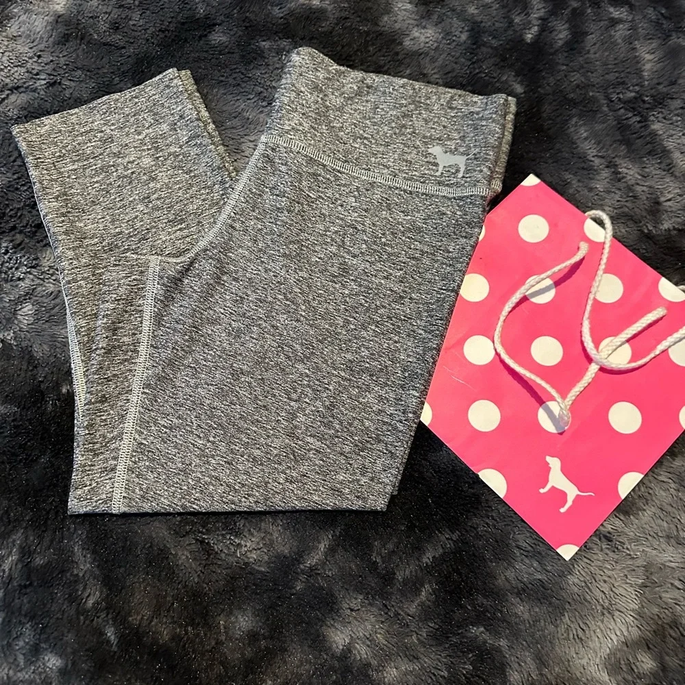 PINK Victoria's Secret Gray Leggings! NWOT! - Picture 1 of 5